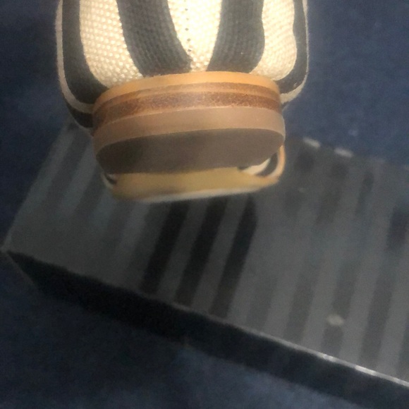 Shoes - Picture 4 of 7